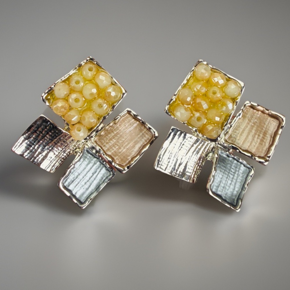 Vintage interesting Silvertone pierced earrings - Picture 3 of 8